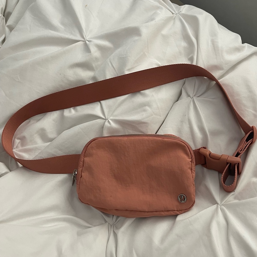 Lululemon Everywhere Belt Bag - PINK SAVANNAH